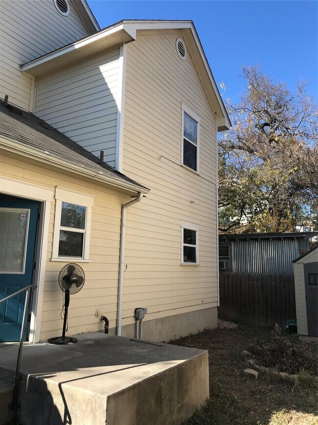 Building Photo - 1307 Walnut Ave