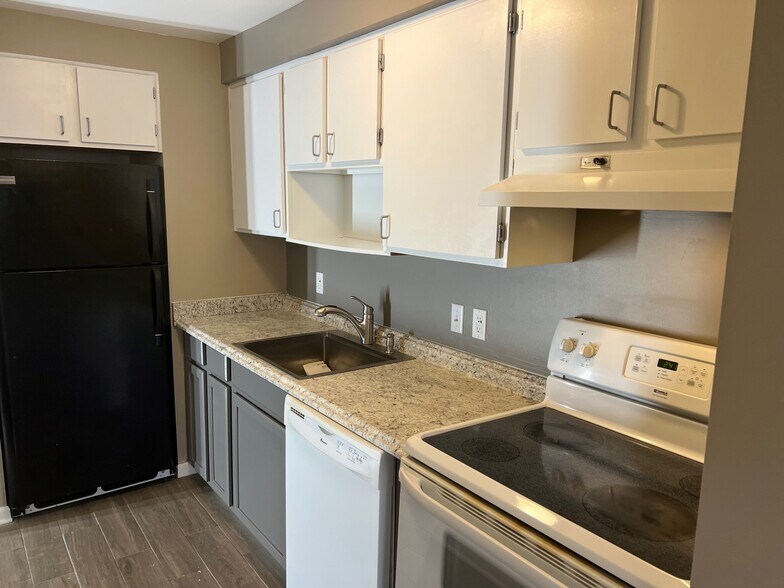 Kitchen - 339 Willowbrooke Dr