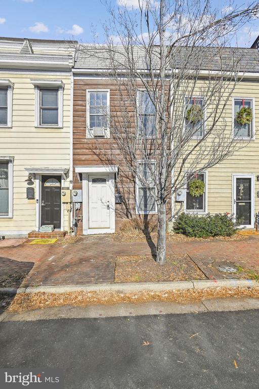 Primary Photo - 1441 Duke St