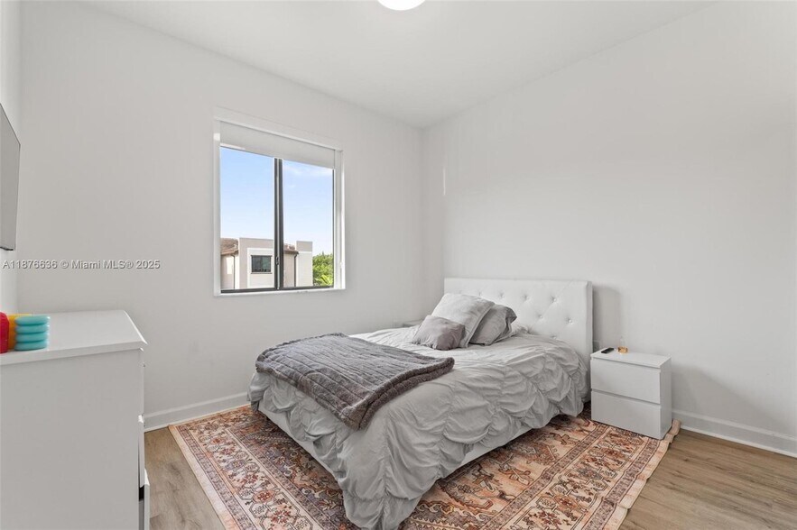 Building Photo - 403 NE 212th St