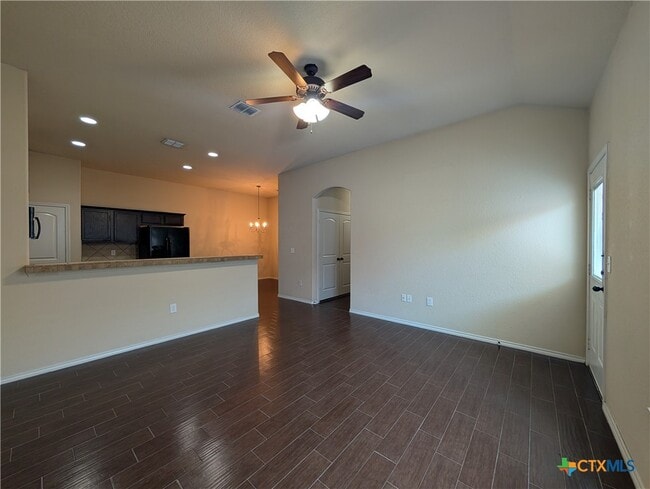 Building Photo - 660 Creekside Cir