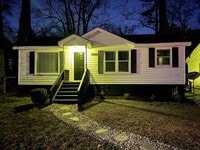 Building Photo - 3 Bed 2 Bath in Hapeville!