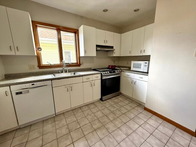 Building Photo - 35 Irma Ave