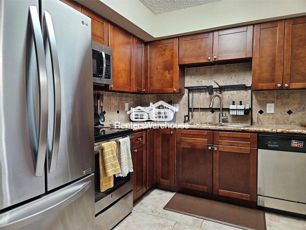 Building Photo - 1806 Saxony Ln