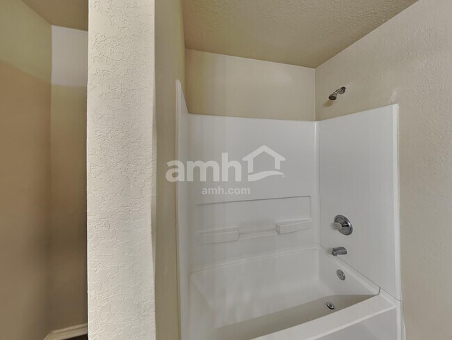 Building Photo - 3739 Hideaway Grn