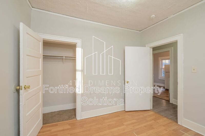 Building Photo - 918 Camel Ave