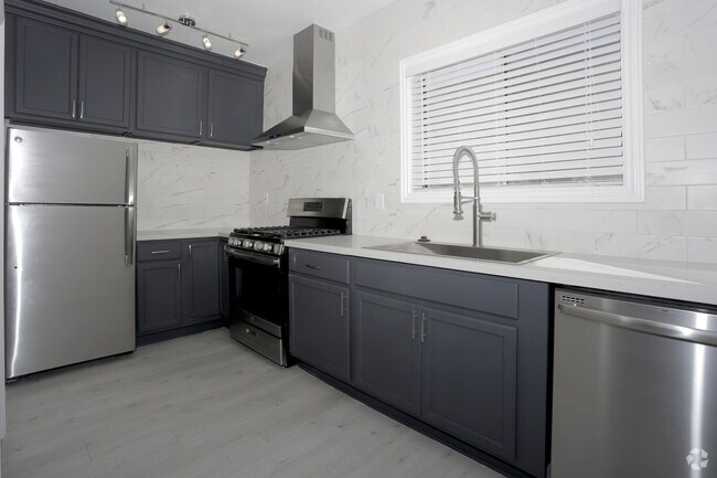 1BR, 1BA - Rear - 338-350 E 7th St