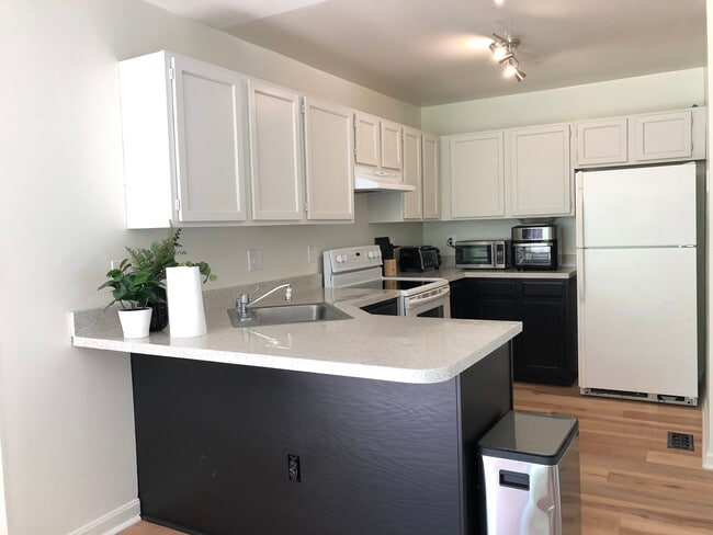 Kitchen - 6114 Stonepath Cir