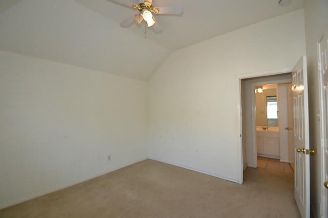 Building Photo - 15307 Amesbury Ln