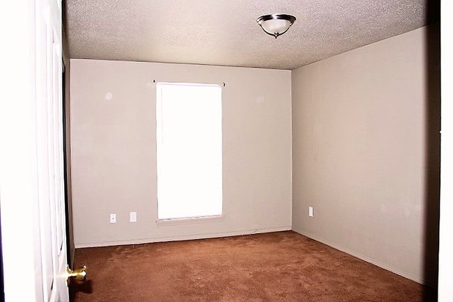 Building Photo - 4008 SE 47th St