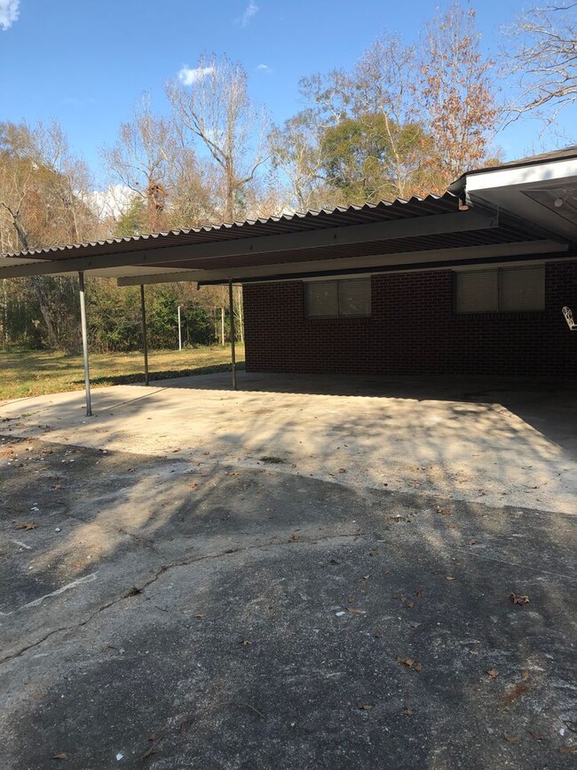 Building Photo - 3BR Private Home in Central -MOVE IN SPECI...