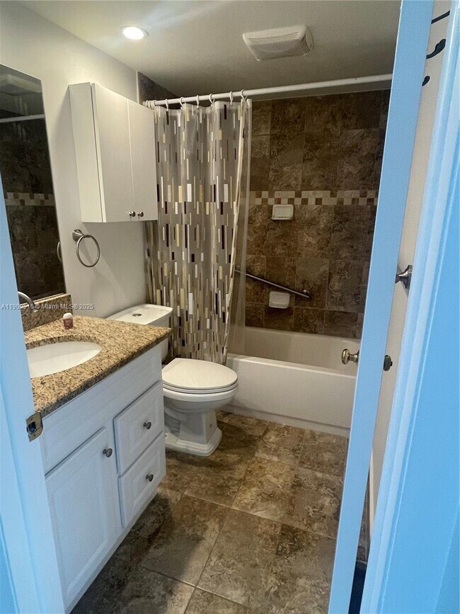 Building Photo - 485 Flanders K