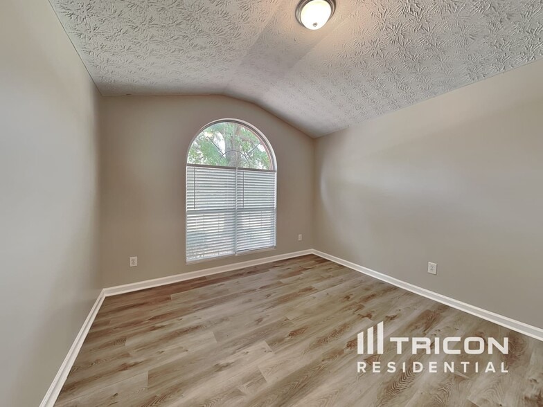 Building Photo - 140 Avery Dr
