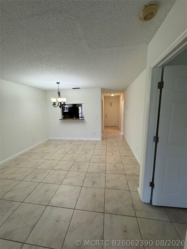 Building Photo - 445 Lakeview Dr