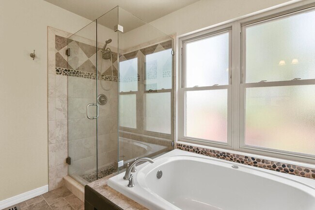 Building Photo - Stunning 5 Bedroom in School District 20
