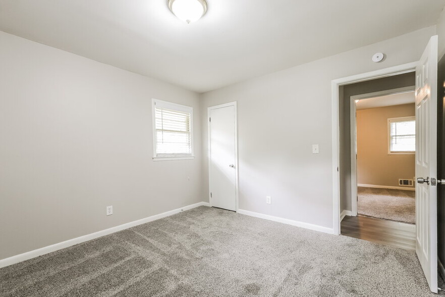 Building Photo - 2842 Zane Grey Dr SE