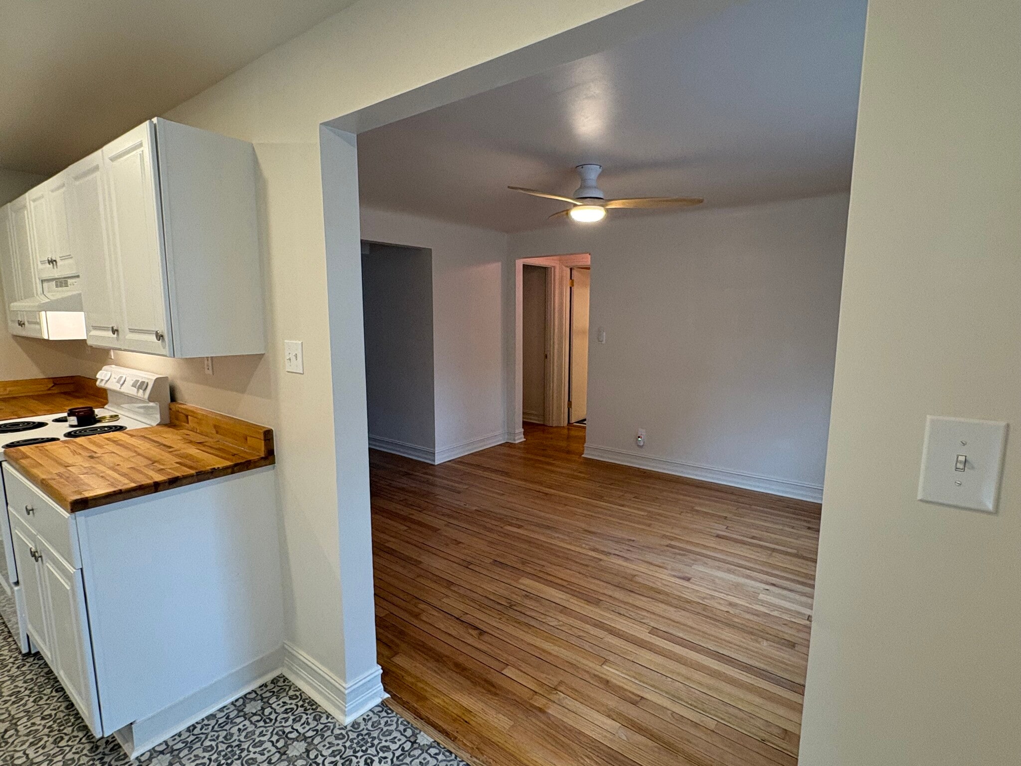 Kitchen open to dining room - 6035 Oakwood Ave