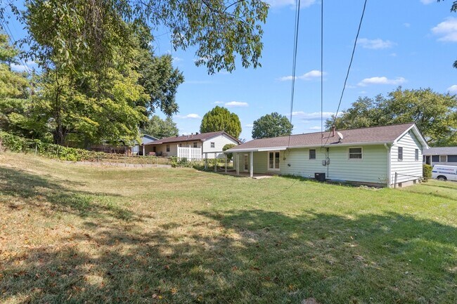 Building Photo - 1517 Lincoln Dr