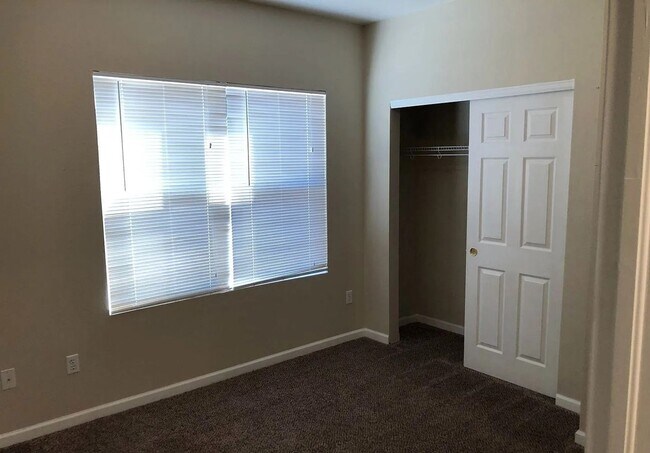 Building Photo - Updated 2 Bed, 2 Bath Main Floor Condo with Garage