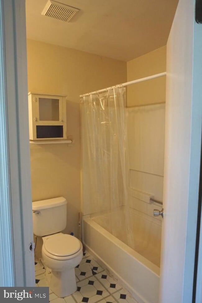 Building Photo - 141 Thames Dr