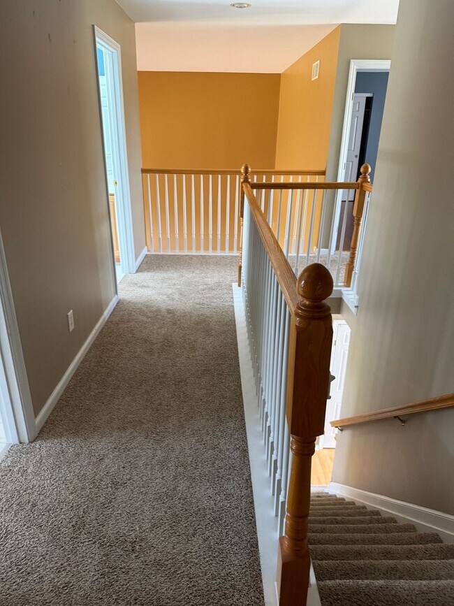 Building Photo - 4BR/3.5BA | Newly Renovated Single Family Home | Large Home is Desirable Pine Run!  Best of Mason