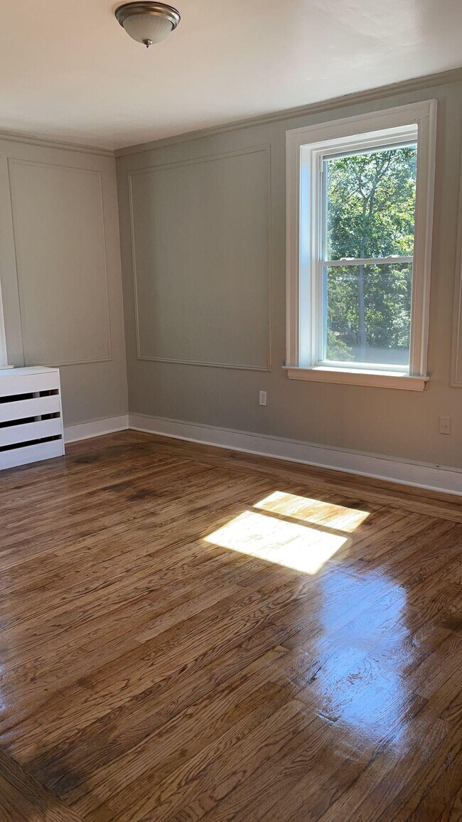 Building Photo - 323 Winthrop Ave