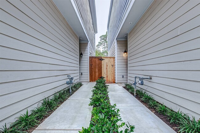 Building Photo - 5105 Pine Reach Dr