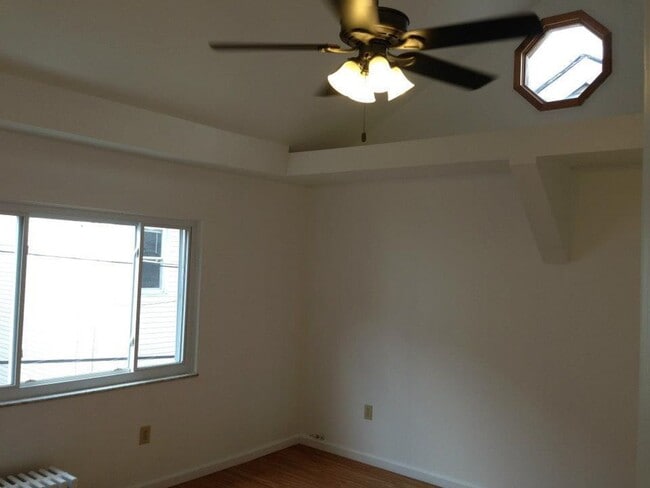 Building Photo - Modern Rental - South Side Flats