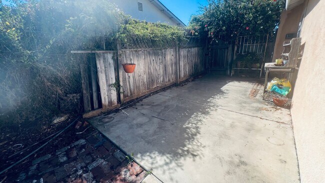 Building Photo - Centrally Located Orcutt Single Story Home