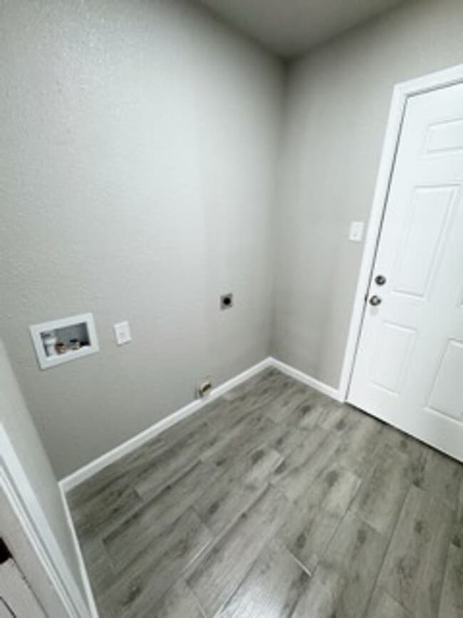 Building Photo - 8746 Glen Meadow Ln