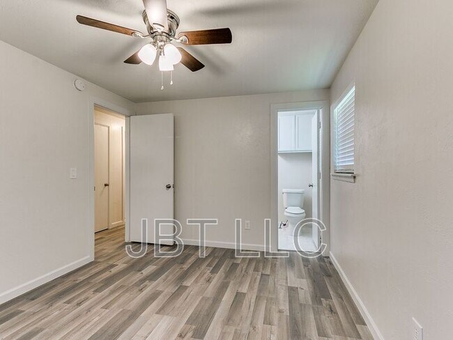 Building Photo - 4416 Meadowoak Dr