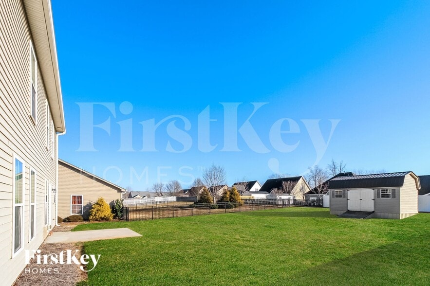 Building Photo - 1686 Crestlawn Tl