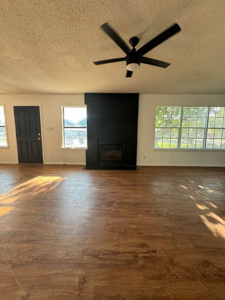 Building Photo - 1026 Almond Cir