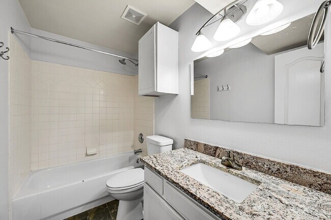 Building Photo - $2,995, 4 bed, 3.5 bath, located in Monume...