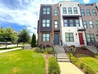 Building Photo - 607 W Tremont Ave