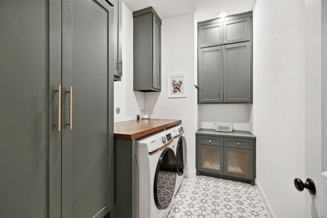 Building Photo - 20726 Via Giulia Ct