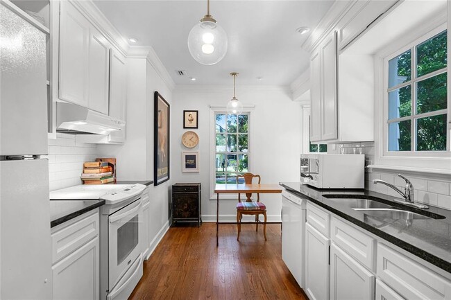 Building Photo - 220 Overlook Rd