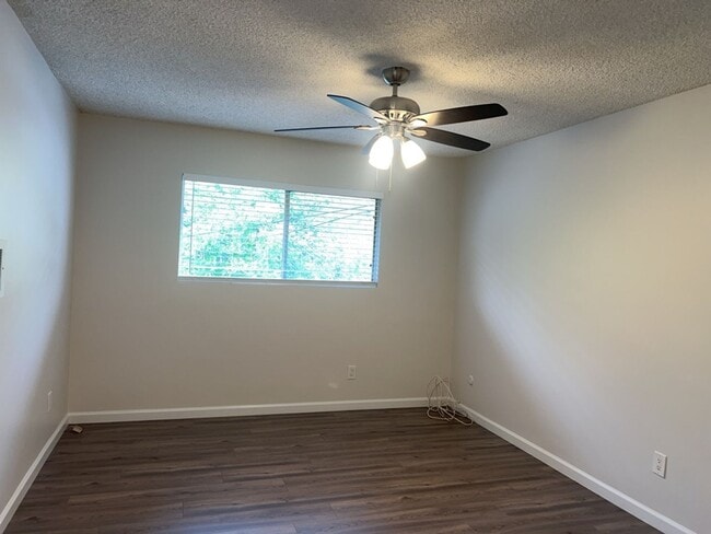 Building Photo - 122