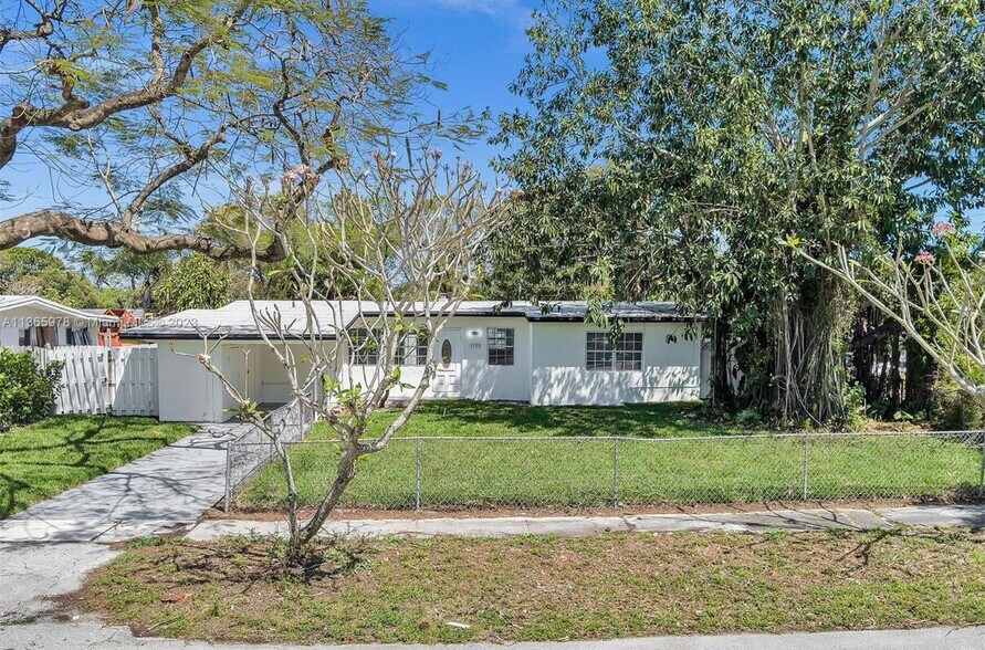 Building Photo - 1150 SW 46th Ave