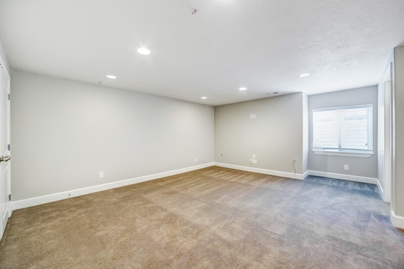 Building Photo - 4251 Cresthaven Ln