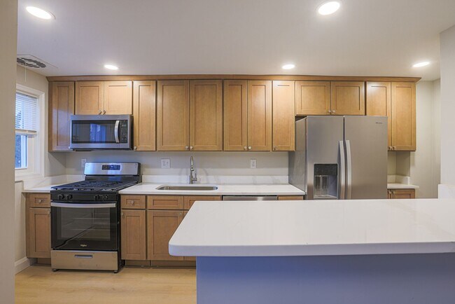 Building Photo - RENOVATED PARKVILLE TOWNHOME 3BR 1.5BA