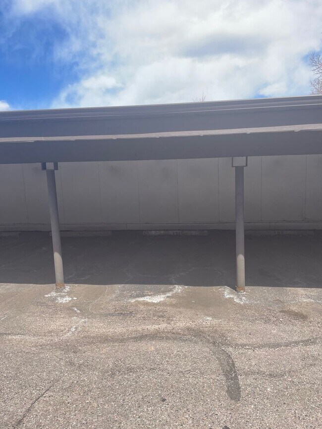 Building Photo - South Denver, 2 bed 2.5 bath Townhome, 2 Car Parking, Close to Light Rail