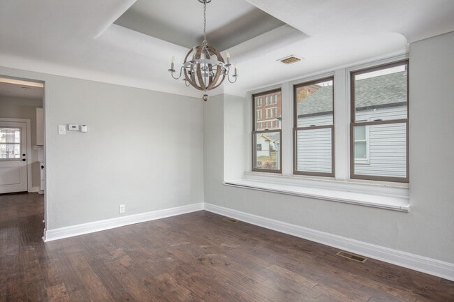 Building Photo - Adorable North Hampton House - Must See!