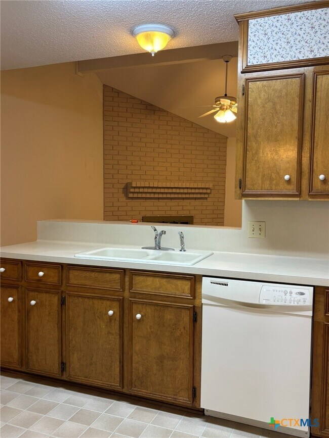 Building Photo - 417 Ivanhoe Dr