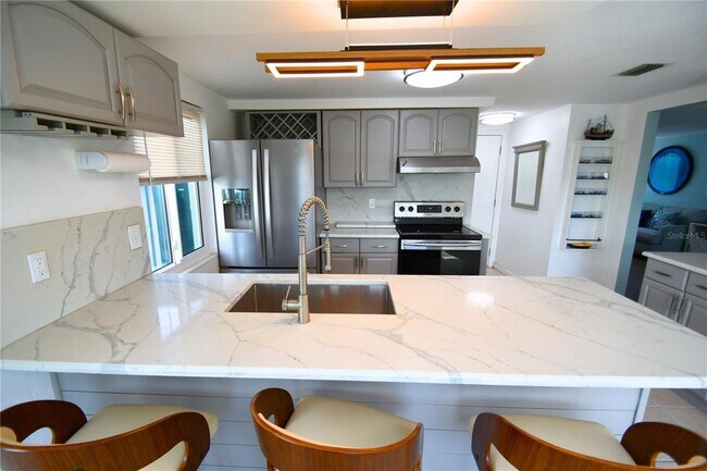 Building Photo - 3839 Star Island Dr