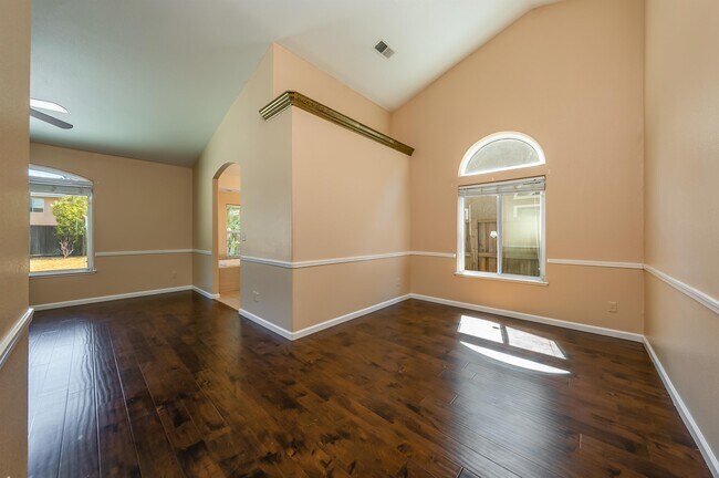 Building Photo - 5857 W Millbrae Ave