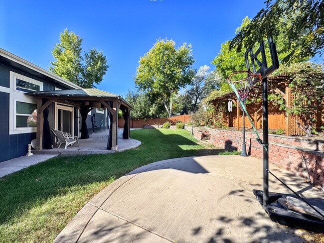 Building Photo - 18203 E Berry Dr