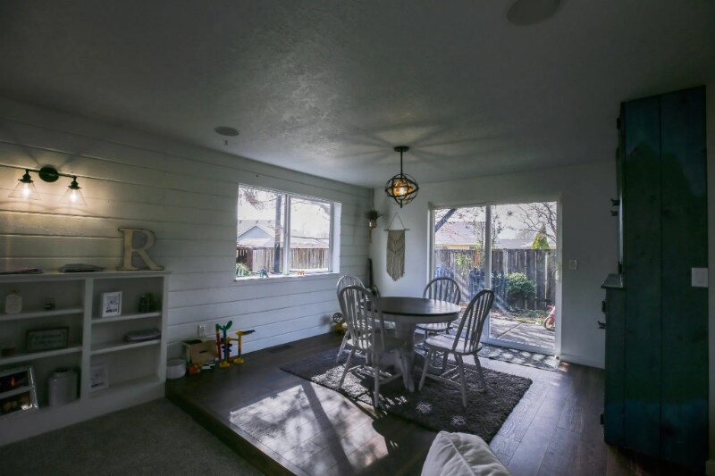 Building Photo - 1555 SW Gilson Ct