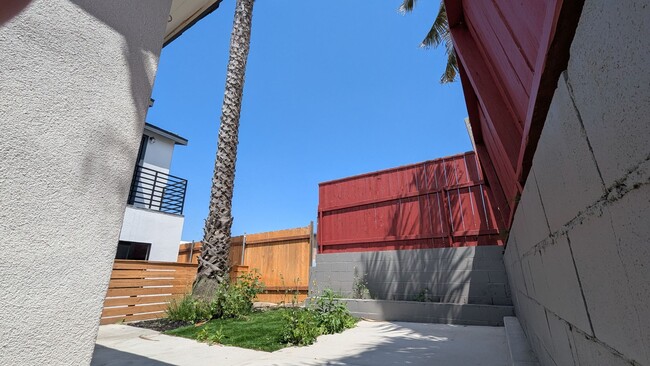 Primary Photo - Fenced Private Yard in Newer Build Studio ...