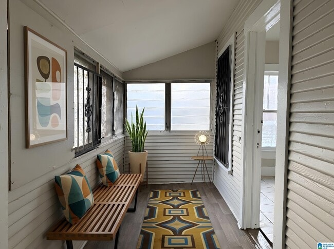 Building Photo - 525 53rd St Ens